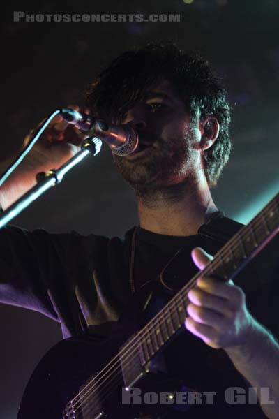 FOALS - 2010-11-25 - PARIS - Elysee Montmartre - Yannis Philippakis